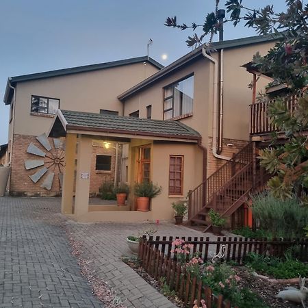 Отель The Fat Mulberry Guest Farm Фурисбург Экстерьер фото
